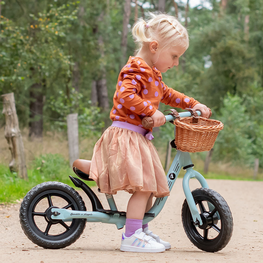 Esmee ist 2 Jahre alt und 92 cm groß